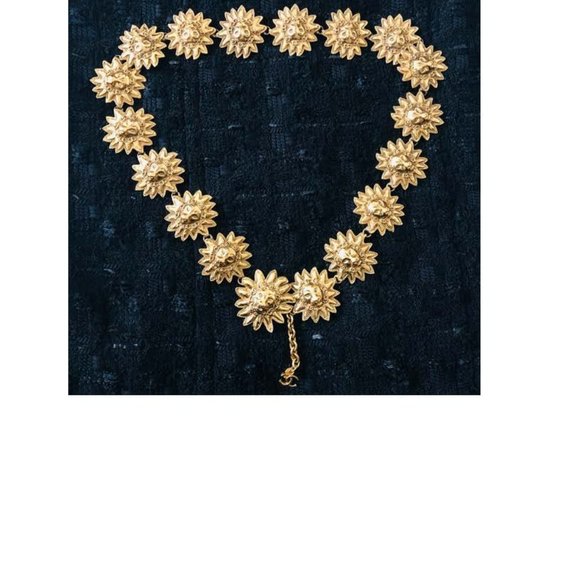 Authentic Chanel 18k gold plated lions head belt/necklace - Picture 1 of 1